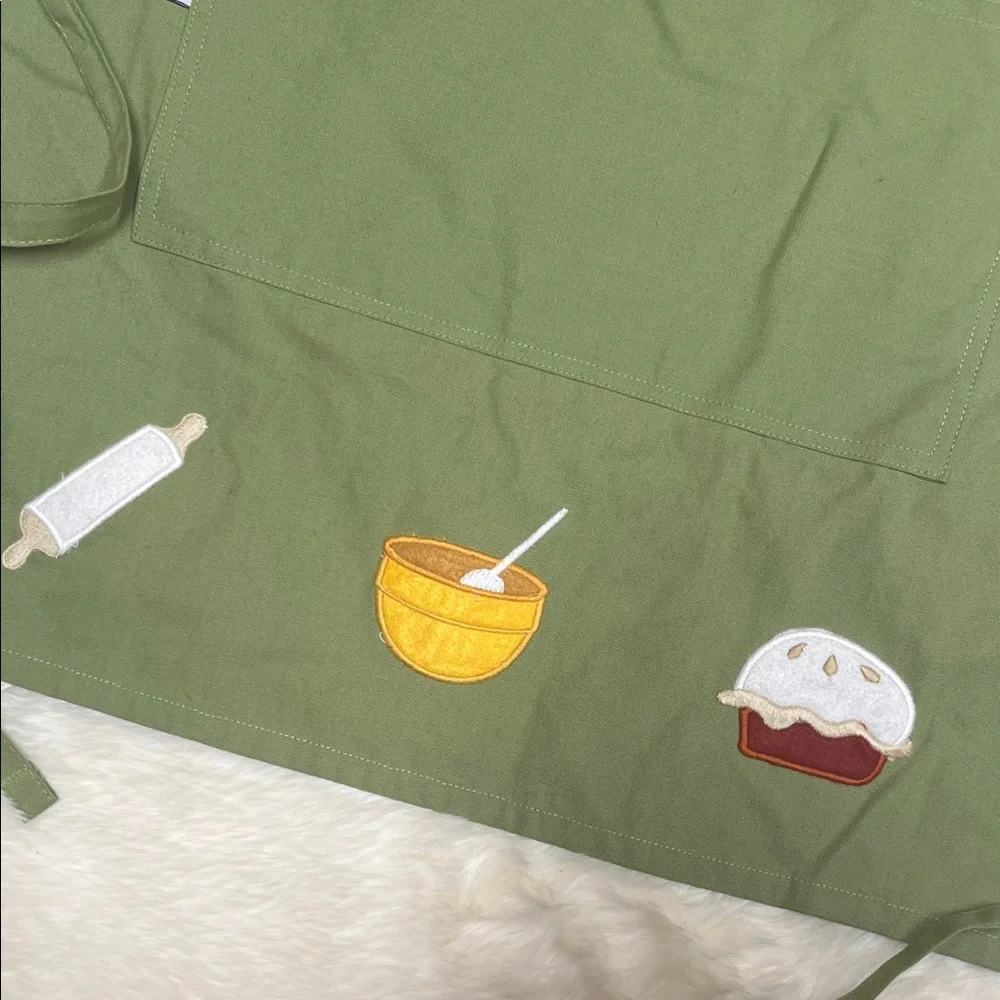🆕 Williams-Sonoma WSKids Apple Pie Apron Green with Kitchen Motifs 🍎